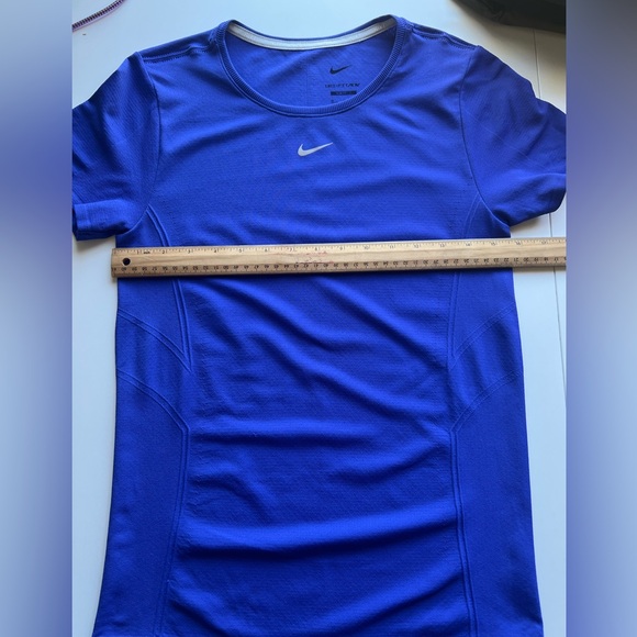 Nike Women's Dri-fit Adv
Short-sleeve Aura Top
Radiant Blue Size M - Picture 4 of 8